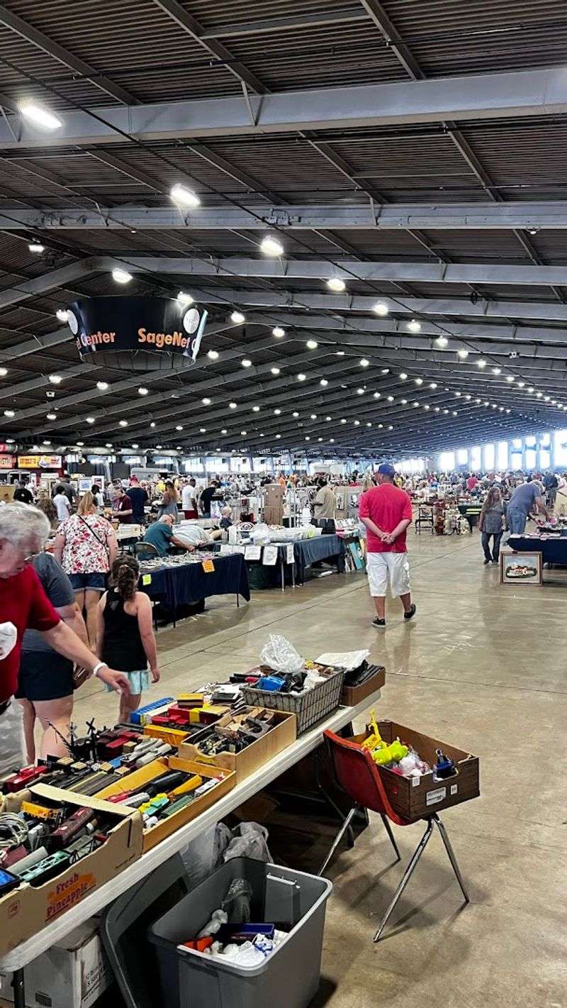 The Incredible Variety of Vendors and Goods The Incredible Variety of Vendors and Goods