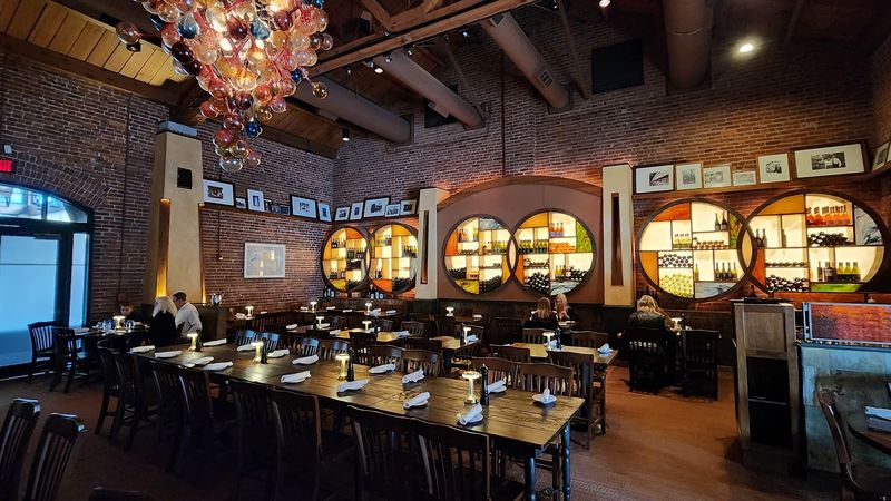 The Interior Design That Turns a Dinner Out Into Something More