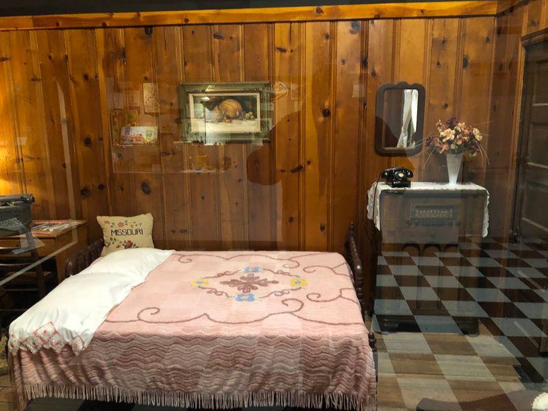 The Motel Room That Captures a Vanished World