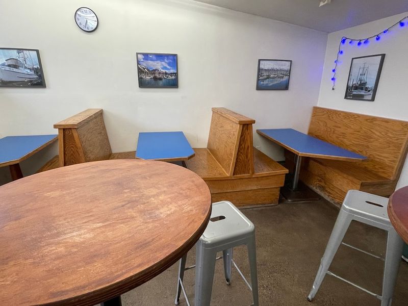 The Nautical Atmosphere Inside a Compact Space The Nautical Atmosphere Inside a Compact Space