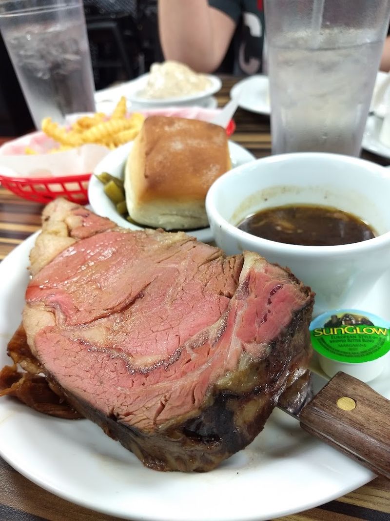 The Nebraska Prime Rib That Stops People Mid-Bite