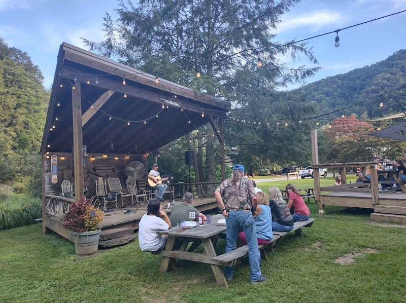 The On-Site Restaurant: Good Food Without the Drive