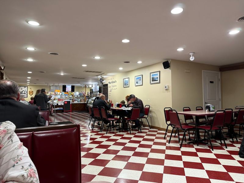 The Ordering Process and Atmosphere Inside the Restaurant The Ordering Process and Atmosphere Inside the Restaurant