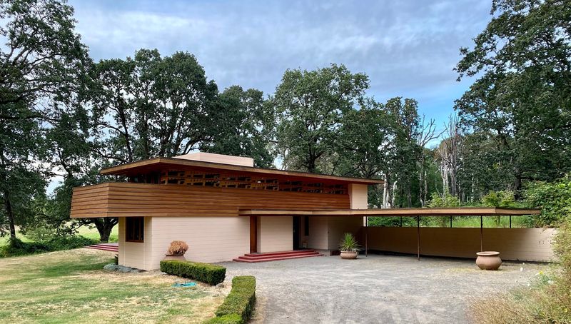The Oregon Garden Resort: Staying the Night in a Wright-Adjacent Setting The Oregon Garden Resort: Staying the Night in a Wright-Adjacent Setting