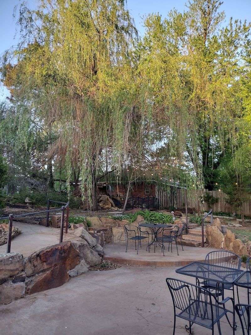 The Outdoor Setting That Steals the Show The Outdoor Setting That Steals the Show
