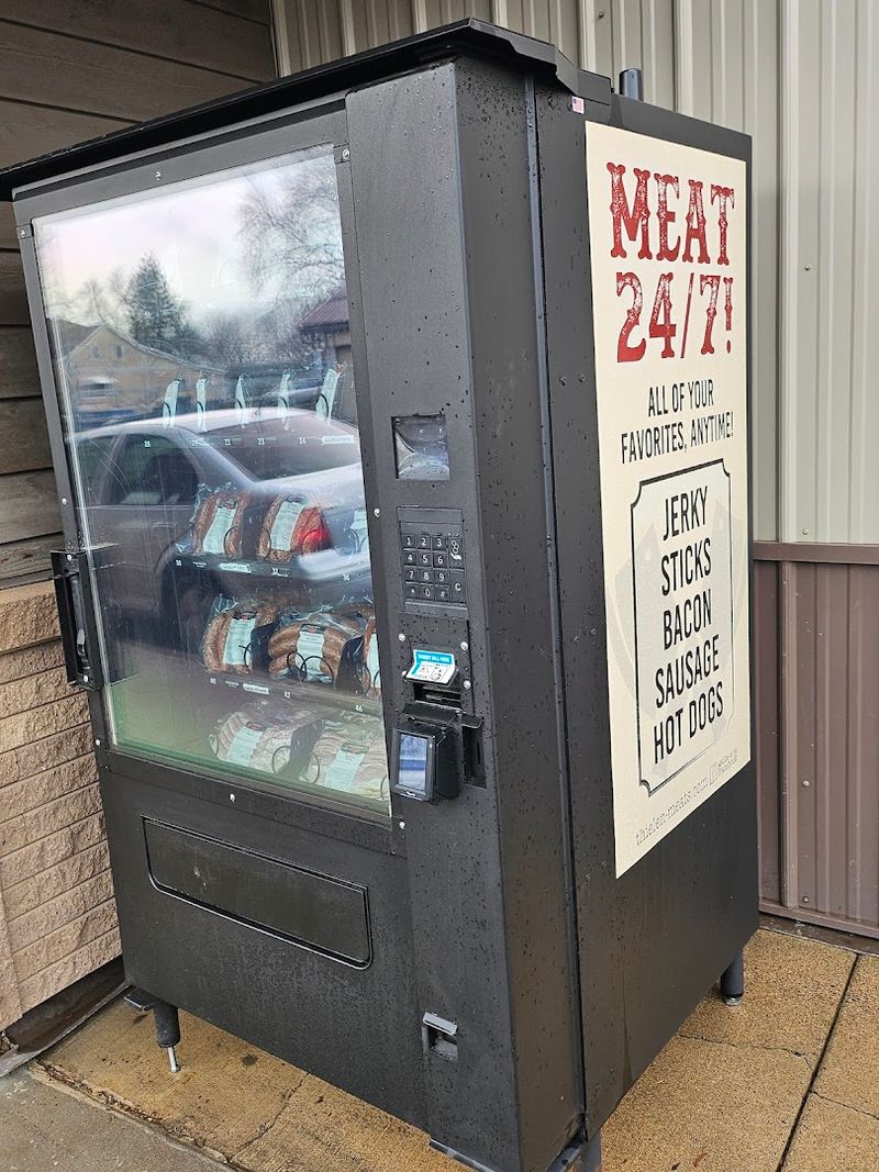 The Outdoor Vending Machine That Never Closes The Outdoor Vending Machine That Never Closes