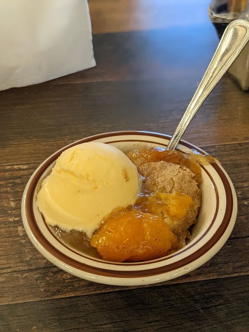 The Peach Cobbler That Closes Every Meal Right The Peach Cobbler That Closes Every Meal Right