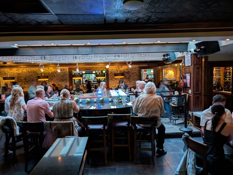 The Piano Bar That Turns Dinner Into an Experience The Piano Bar That Turns Dinner Into an Experience