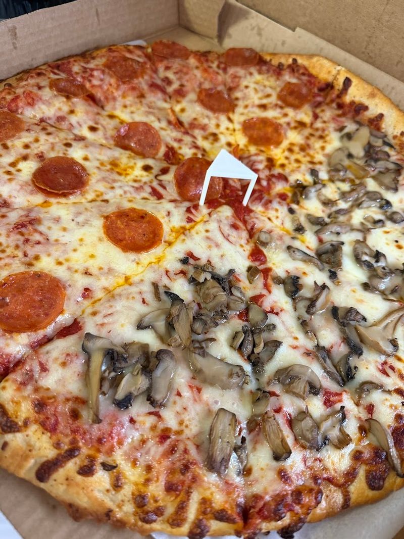 The Pizza That People Drive an Hour to Pick Up