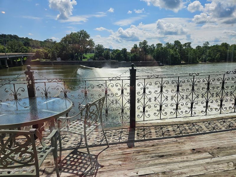 The Restaurant With a Dam View