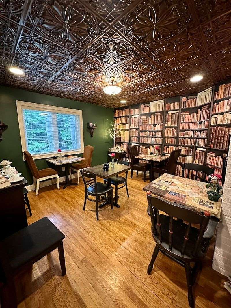 The Rooms That Tell a Story Before You Even Order