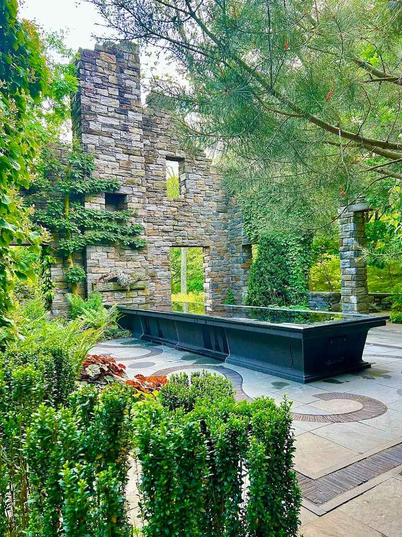 The Ruin Garden: Ancient Atmosphere Built From Scratch