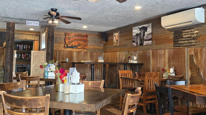 The Rustic Atmosphere That Sets the Mood Immediately The Rustic Atmosphere That Sets the Mood Immediately