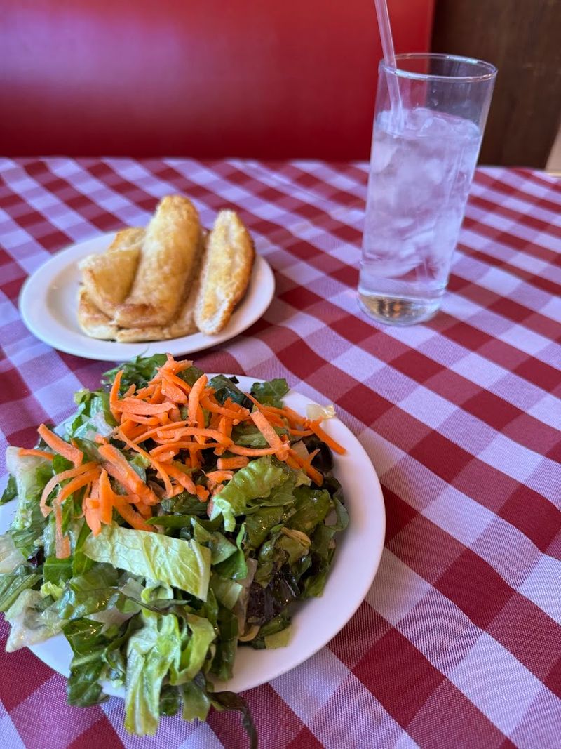 The Salad and Garlic Bread That Start Every Meal Right The Salad and Garlic Bread That Start Every Meal Right