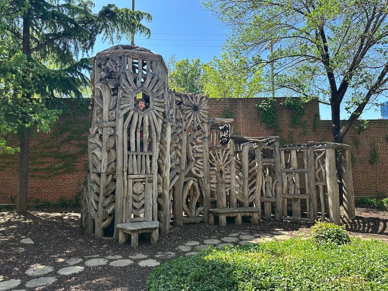 The Sculpture Garden and Treehouse Worth Lingering In The Sculpture Garden and Treehouse Worth Lingering In