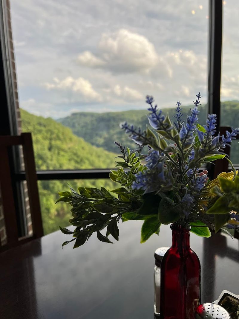 Hospitality That Complements the View Hospitality That Complements the View