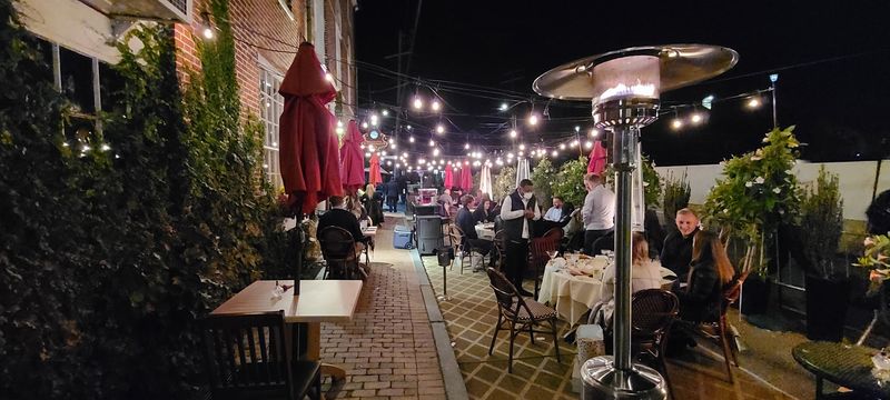 The Service Style That Turns First-Time Guests Into Loyal Regulars