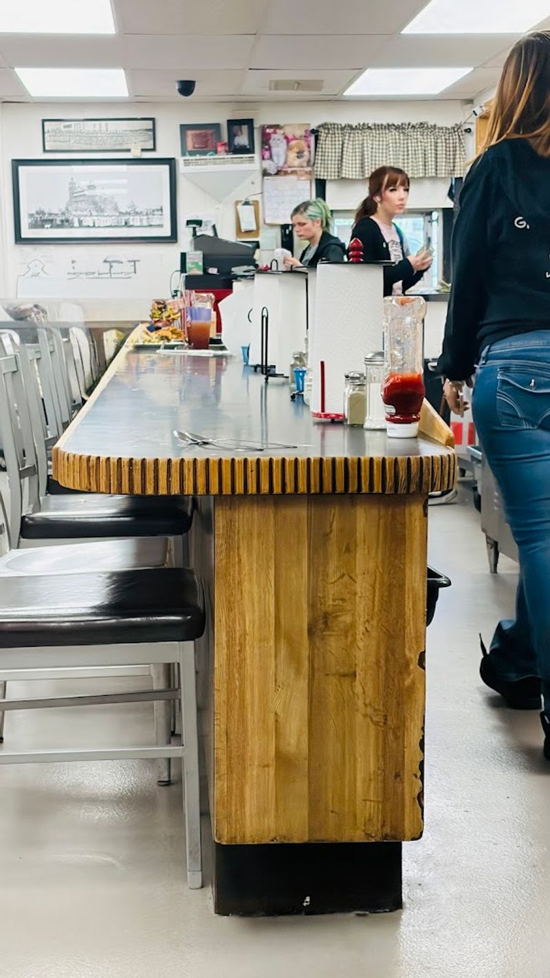 The Service That Keeps Regulars Coming Back The Service That Keeps Regulars Coming Back