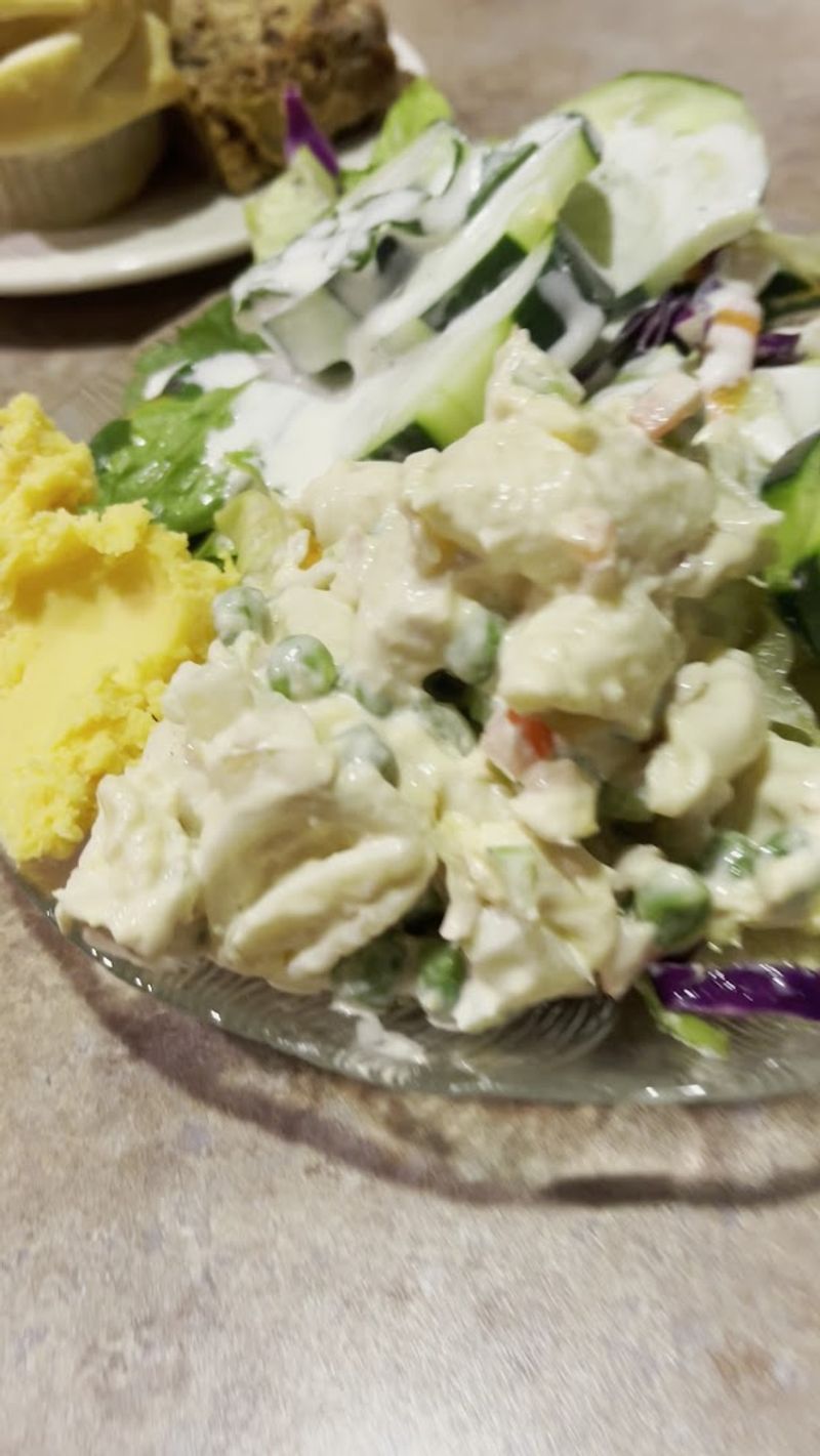 The Soup and Salad Bar: A Genuine Crowd-Pleaser The Soup and Salad Bar: A Genuine Crowd-Pleaser
