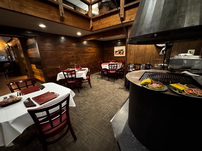 The Speakeasy Atmosphere That Sets the Mood Immediately The Speakeasy Atmosphere That Sets the Mood Immediately