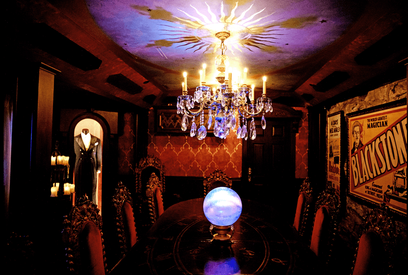 The Speakeasy Setup That Starts the Night Right The Speakeasy Setup That Starts the Night Right