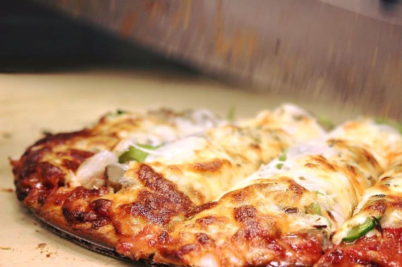 The Thin-Crust Pizza That Made the Reputation