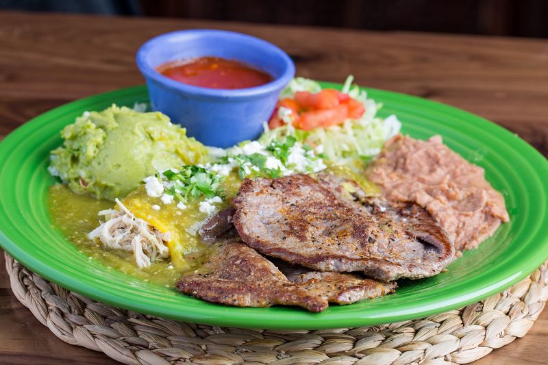 The Weekday Lunch Buffet That Loyal Customers Swear By