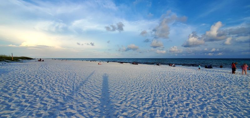 The White Sand That Squeaks Under Your Feet The White Sand That Squeaks Under Your Feet