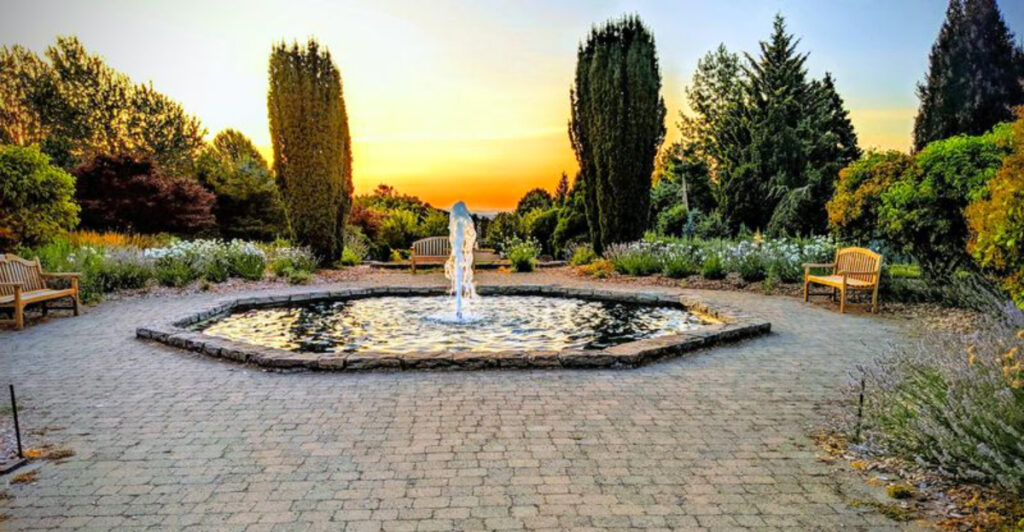 This 80-Acre Garden in Oregon Offers Stunning Blooms Without Charging an Admission Fee