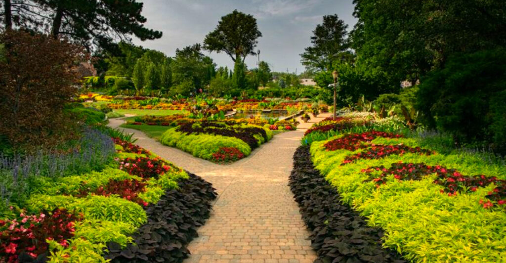 This Award-Winning Nebraska Garden Was Once a Dumpsite – Now It’s One of America’s Most Beautiful Free Attractions