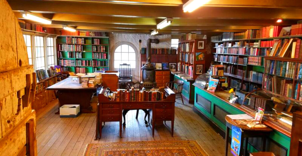 This Five-Story Pennsylvania Book Barn Holds 300,000 Books and Feels Like a Literary Treasure Hunt