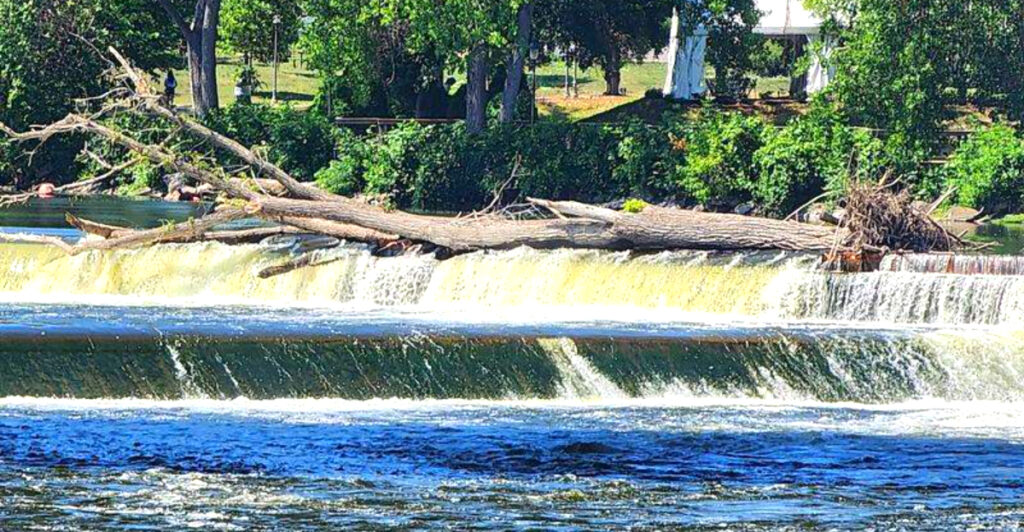 This Historic Minneapolis Landmark Reveals The Surprising Story Behind The Mississippi River