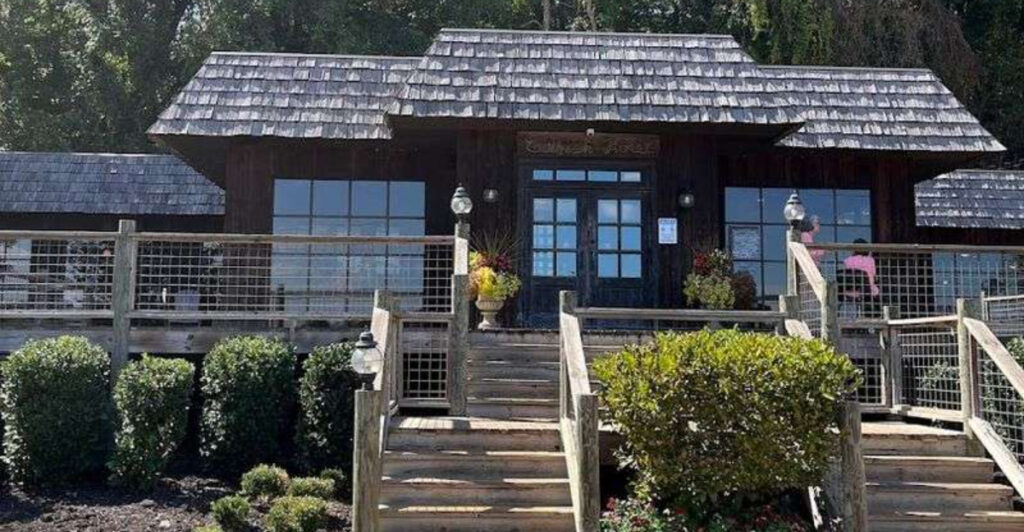 This Historic Shiloh Restaurant Is Famous For Southern Fried Catfish And Hushpuppies