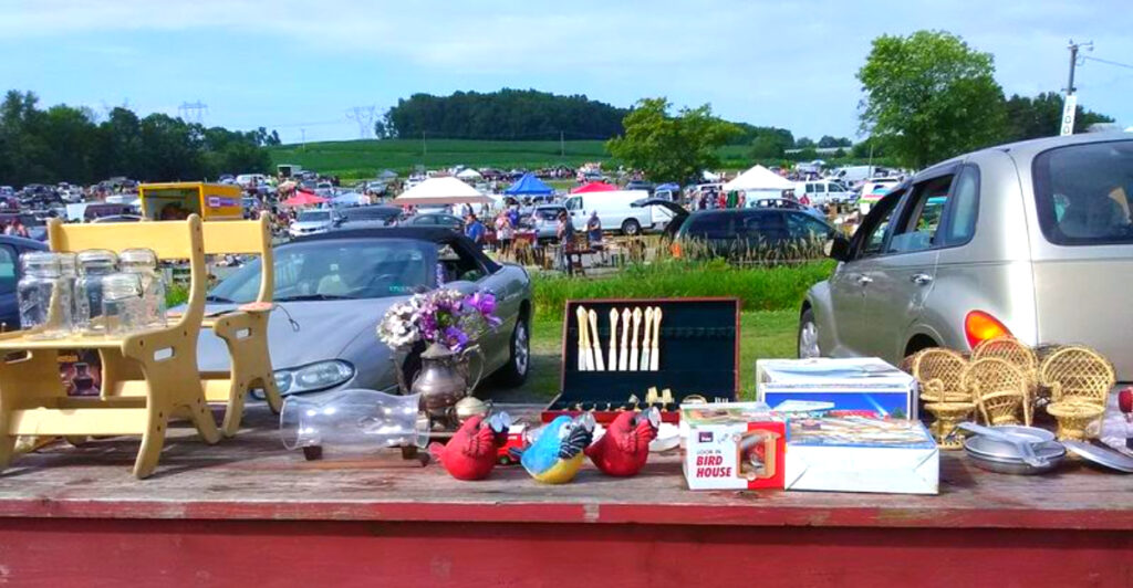 This Massive Pennsylvania Flea Market Has Hundreds of Vendors, Antique Treasures, and Bargains Worth the Early Wake-Up