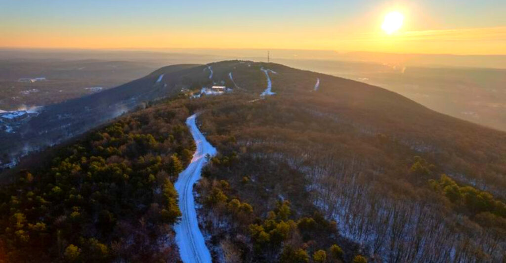 This Pennsylvania Mountaintop Park Lets You See 3 States at Once – And It’s Completely Free