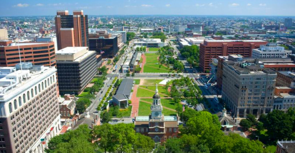This Philadelphia Park Holds the Liberty Bell, Independence Hall, and the Birthplace of American Democracy