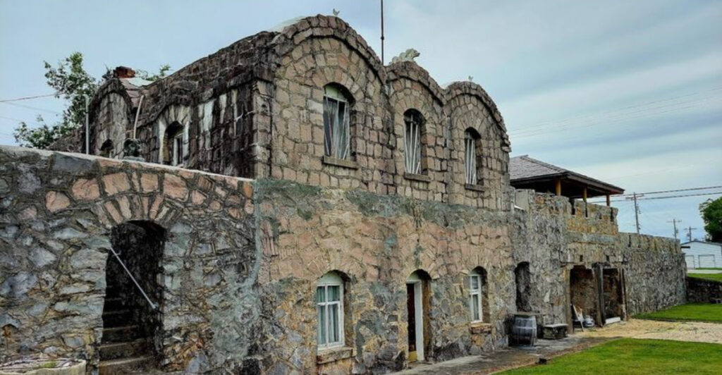 This Quirky Tennessee Castle Is One Of The State’s Most Unexpected Roadside Finds