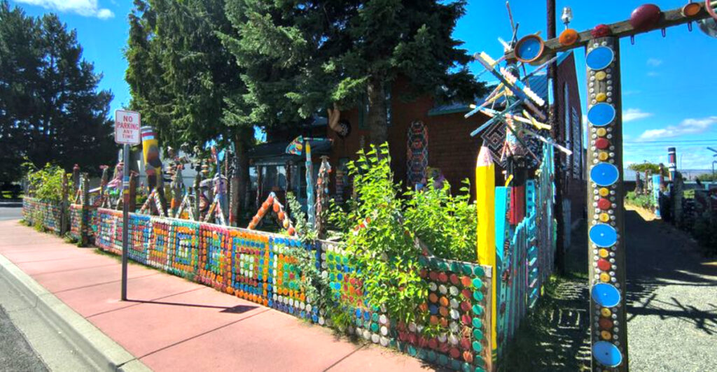This Quirky Washington Roadside Spot Feels Like Stepping Into Someone’s Wild Imagination