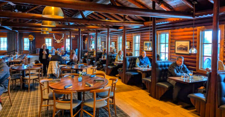 This Rustic Michigan Restaurant Has Crackling Fireplaces, Famous Mac and Cheese, and the Cozy Feel of a Northern Lodge