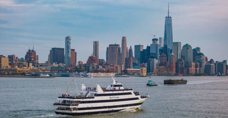 This Scenic New Jersey Cruise Comes With Food, Music, and Skyline Views