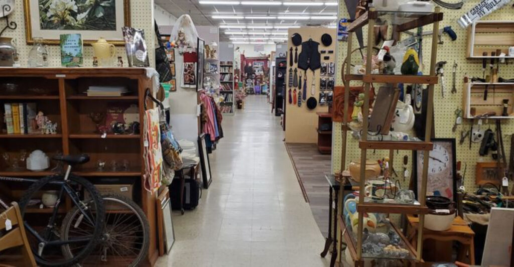 This Tennessee Flea Market Mall Has 300 Booths Of Antiques, Tools, Jewelry, And Records