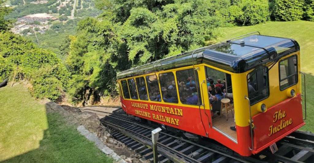 This Tennessee Railway Climbs Lookout Mountain at a 72.7% Grade