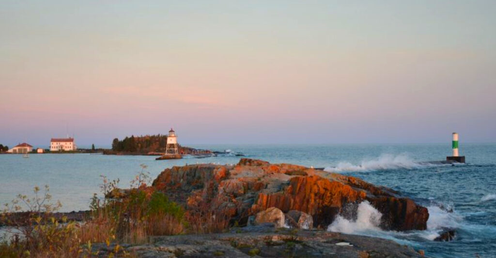 This Tiny Minnesota Harbor Town Is Home to One of the Most Beautiful Lake Superior Views