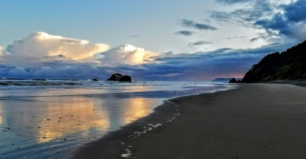This Tiny Oregon Beach Town Has Just 250 Residents and a 2.5-Mile Shoreline Most Tourists Never Discover