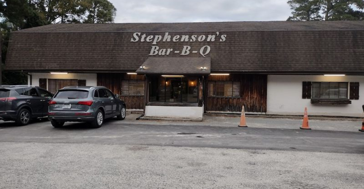 This Unassuming North Carolina Restaurant Has Pulled Pork Worth Driving Hours For