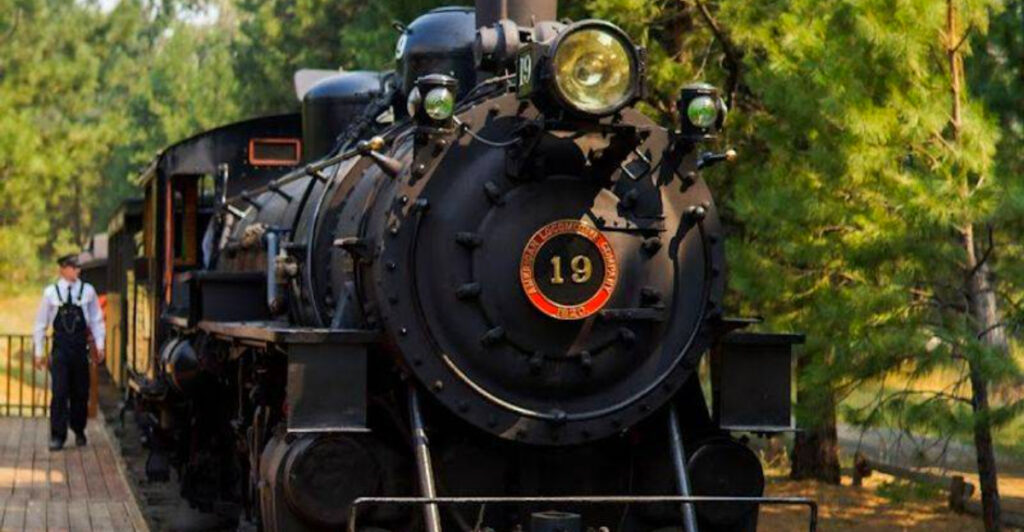 This Wild West Train Ride in Oregon Comes With a Robbery Reenactment Straight Out of the Old Frontier