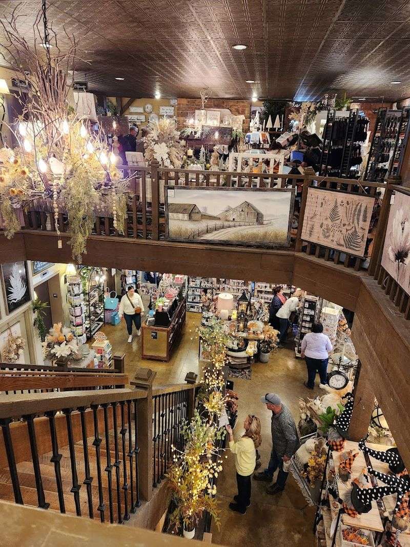 Three Floors of Browsing, One Endless Adventure Three Floors of Browsing, One Endless Adventure