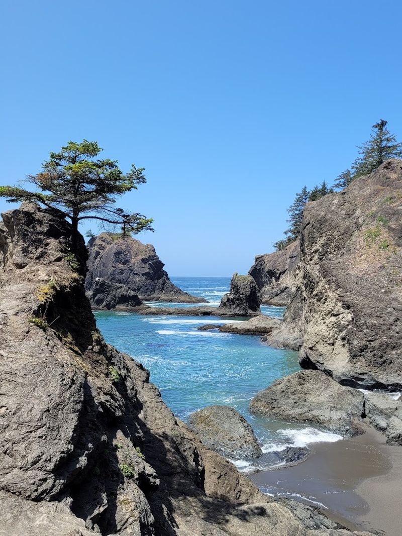 Thunder Rock Cove and the Views Above Thunder Rock Cove and the Views Above