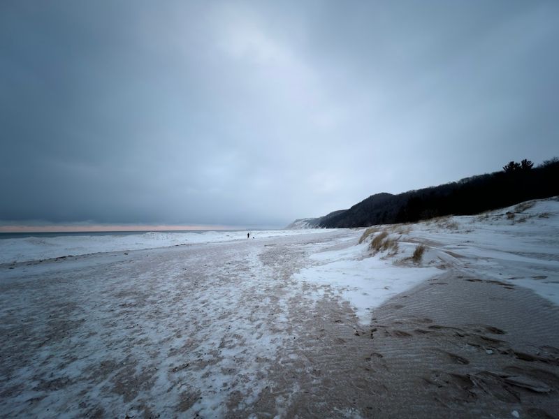 Timing Your Visit to Actually Have the Beach to Yourself Timing Your Visit to Actually Have the Beach to Yourself