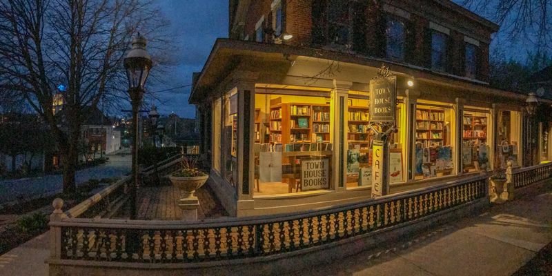 Town House Books & Café — St. Charles, Illinois